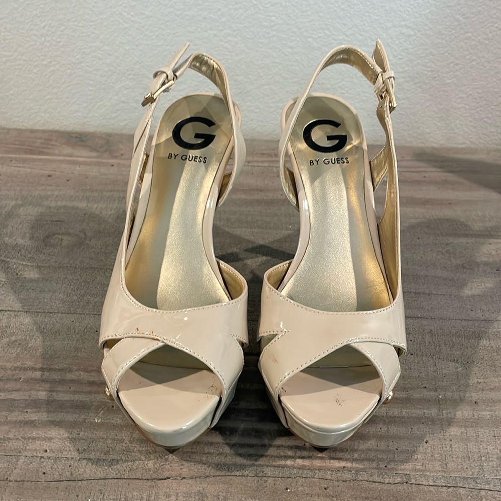 Size 6 tan guess pumps